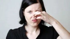 Zbavte sa vône duffle myš v dome