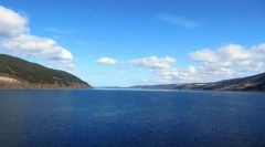 Kto žije v jazernej základni?