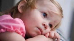 Blcha uhryzne na telo dieťaťa: čo vyzerá a čo robiť